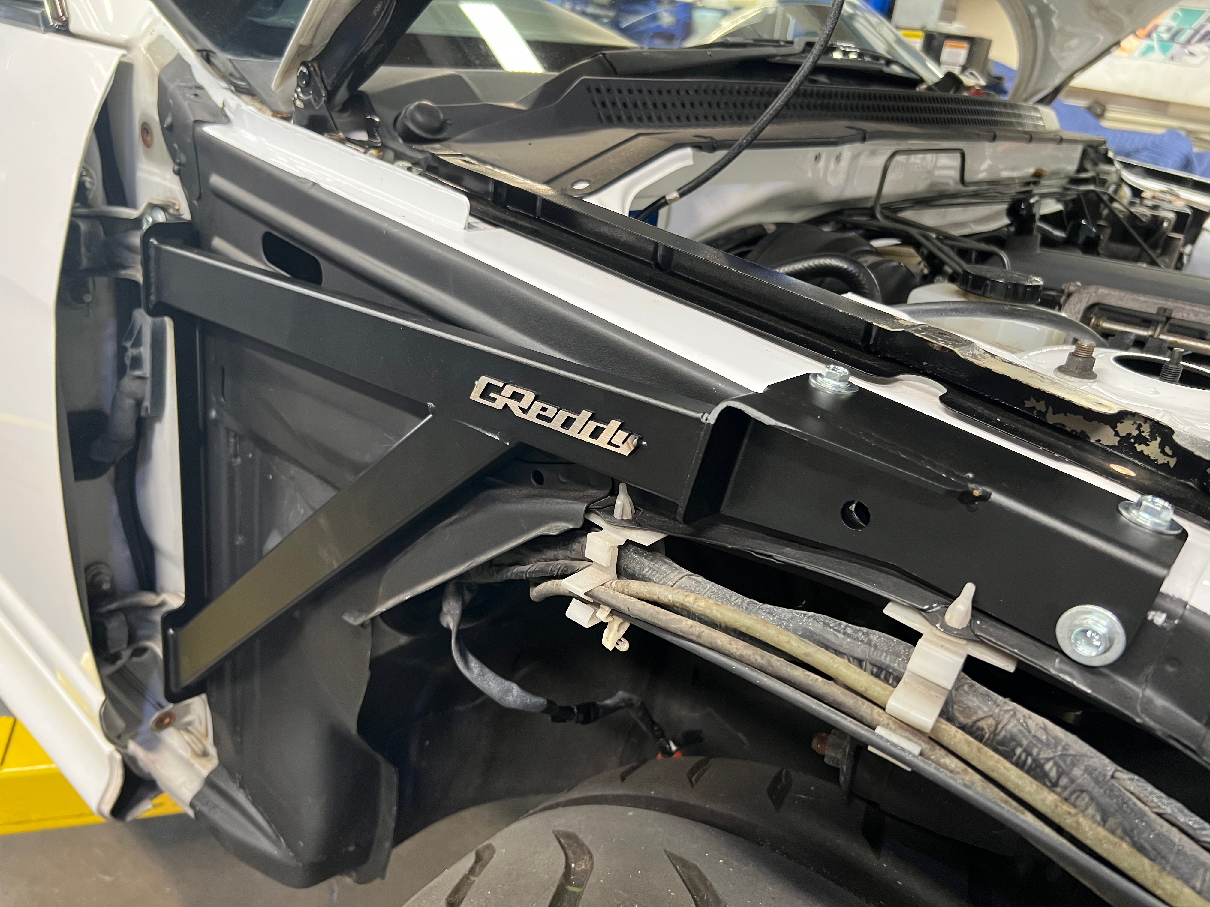 Skyline GT-R (BCNR33) Front Fender Brace